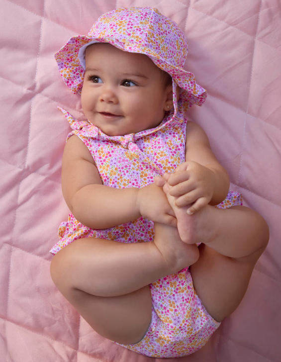 Pelele de niña con gorro