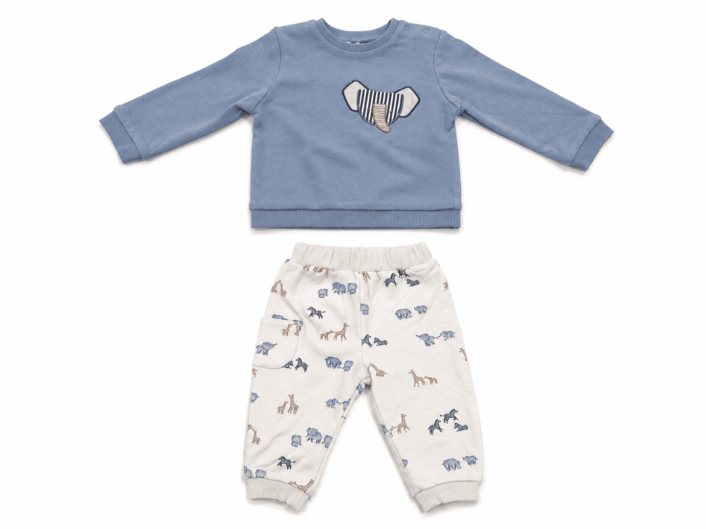 Conjunto camiseta con pantalón de chándal