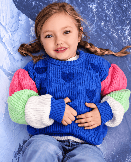Jersey de niña de tricot con corazones y mangas bicolor
