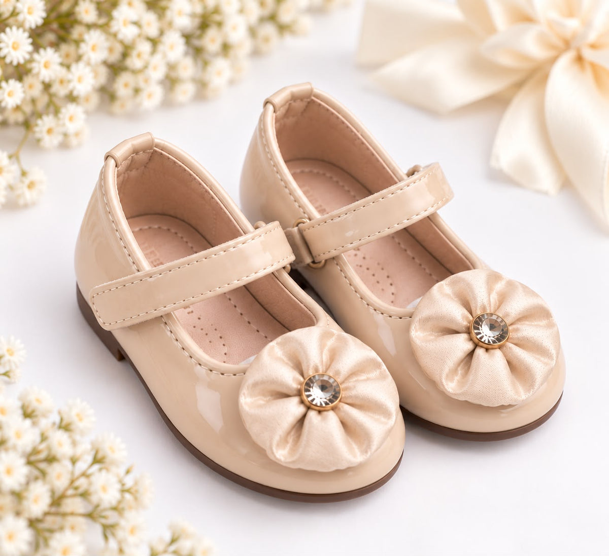 Mercedita de bebé beige de charol